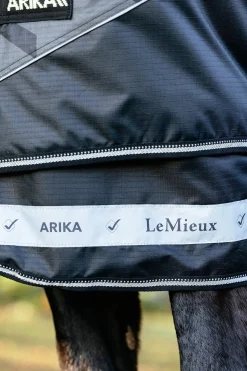 LeMieux Arika reflektierende Weidedecke mit abnehmbarem Halsteil, 100 g* Leichte Weidedecken