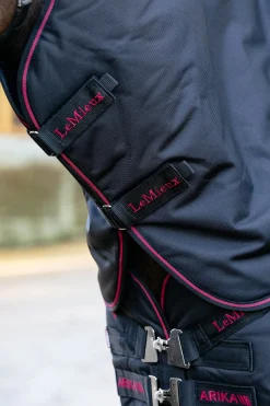 LeMieux Arika Storm-Tek Weidedecke mit abnehmbarem Halsteil, 50 g* Leichte Weidedecken