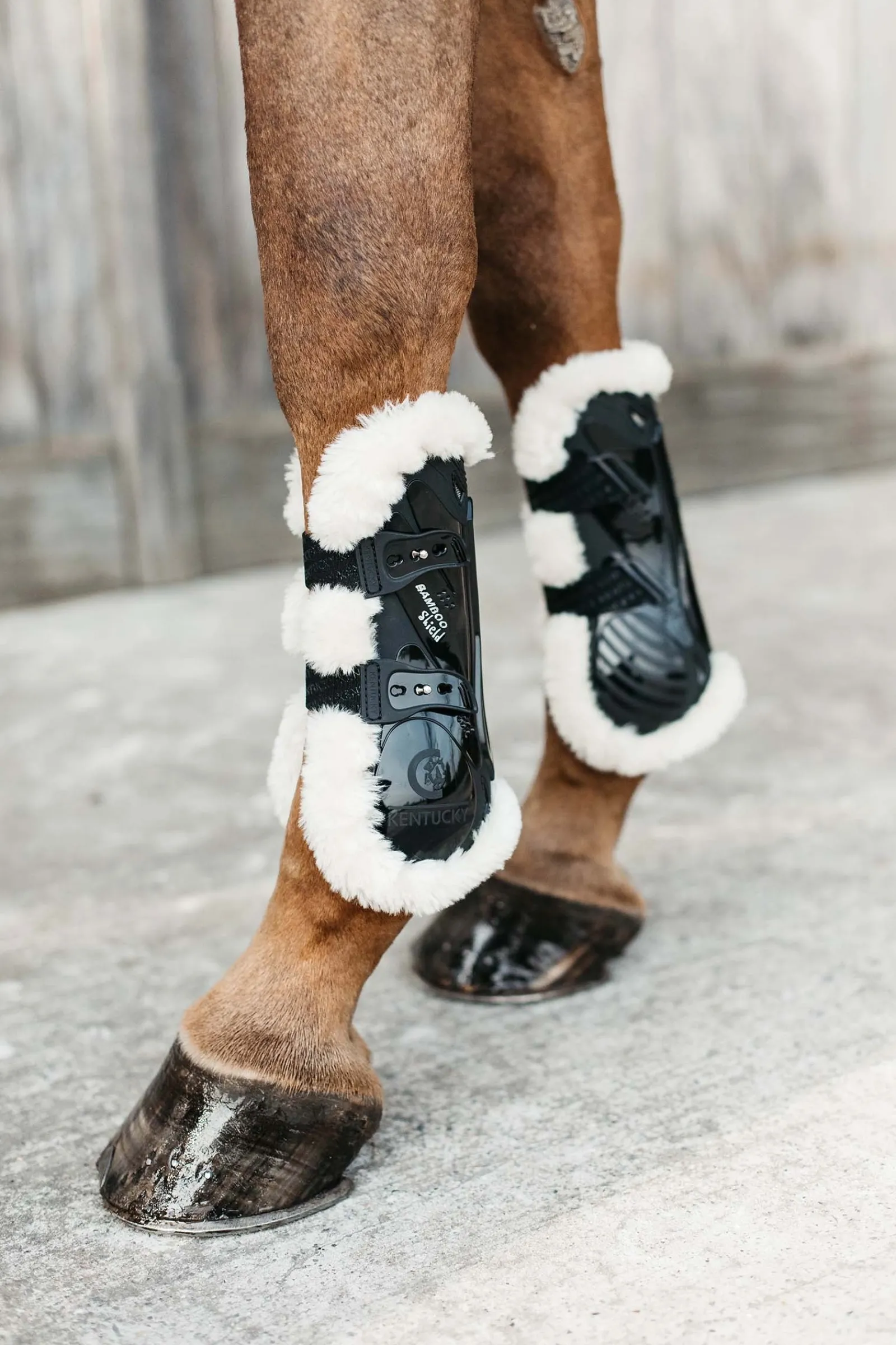 Kentucky Horsewear Bamboo Elastik Gamaschen mit veganem Lammfell* Gamaschen
