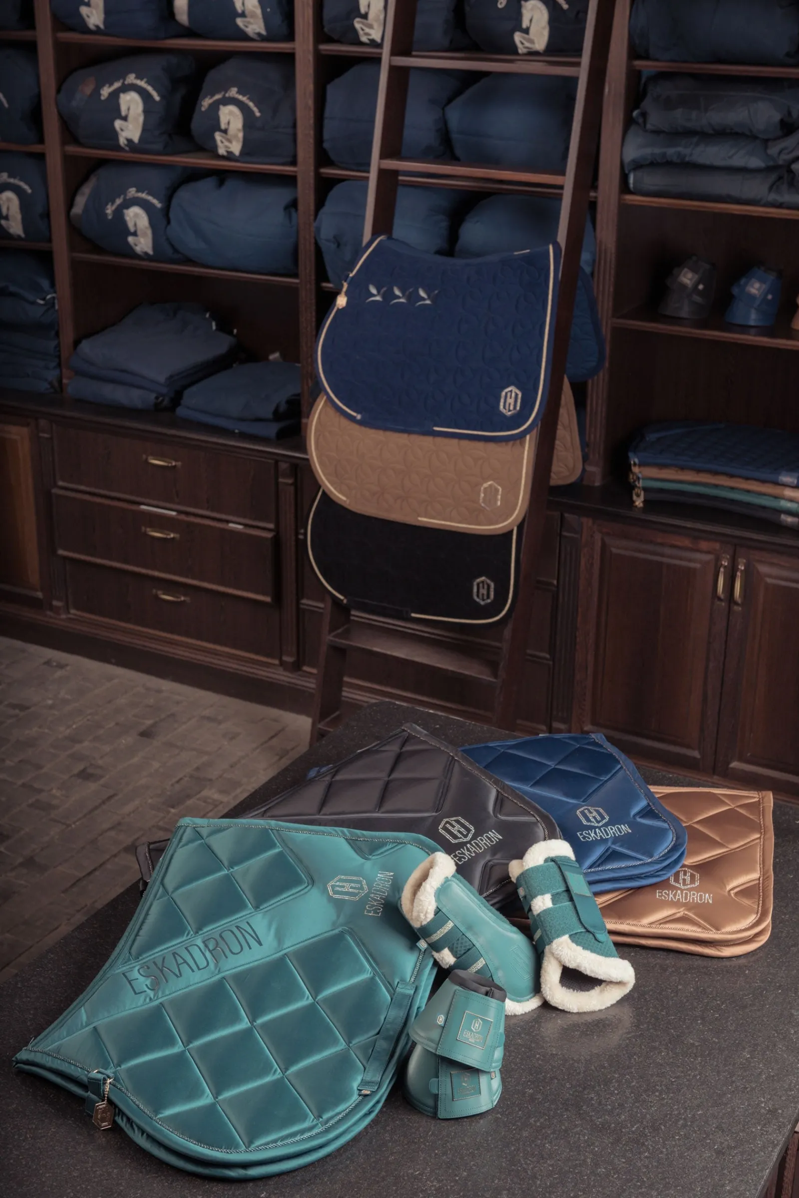 Eskadron Heritage AW24 Bicross Dressurschabracke matt glänzend* Dressurschabracken