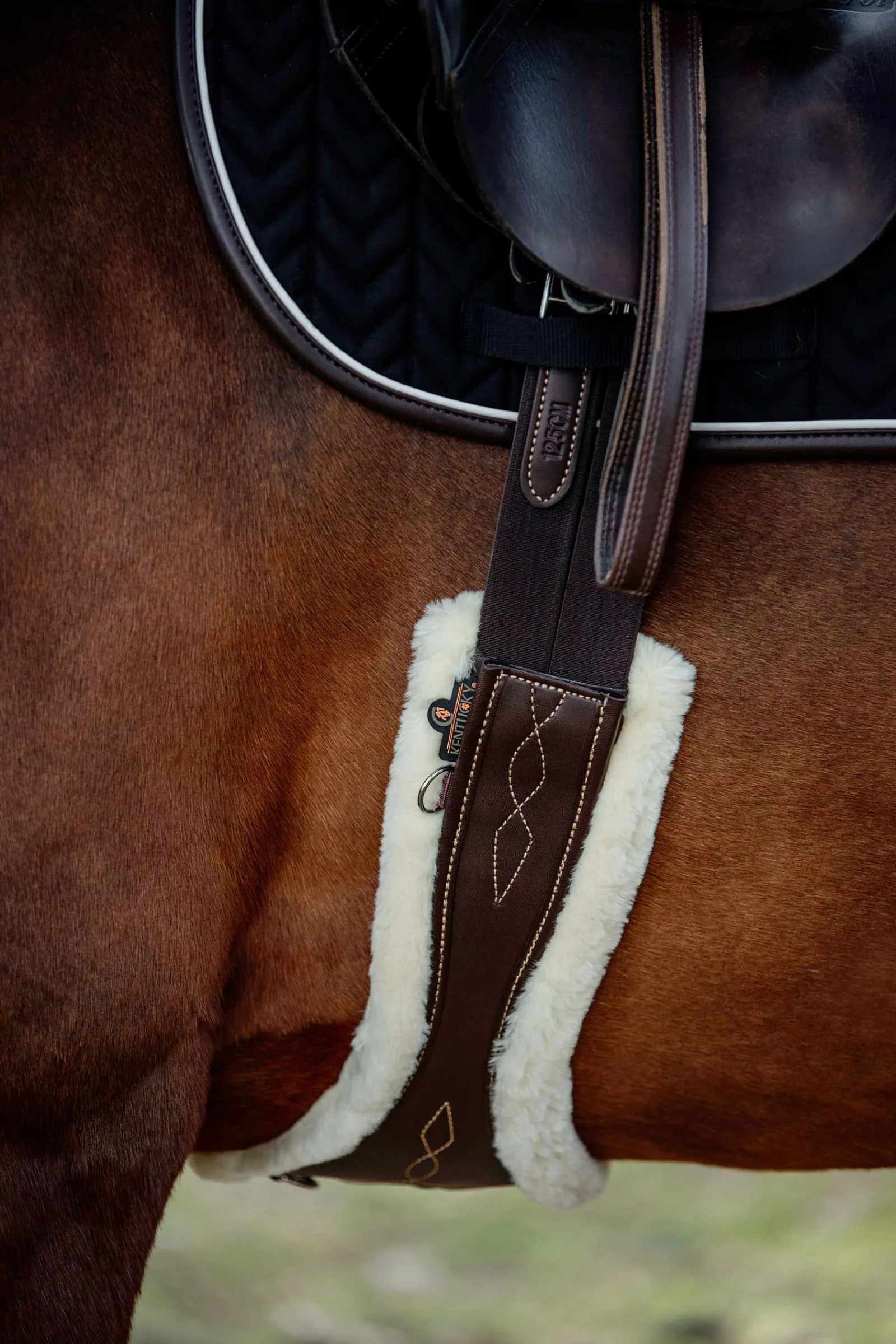 Kentucky Horsewear Kentucky Lammfell anatomischer Langgurt* Sattelgurte