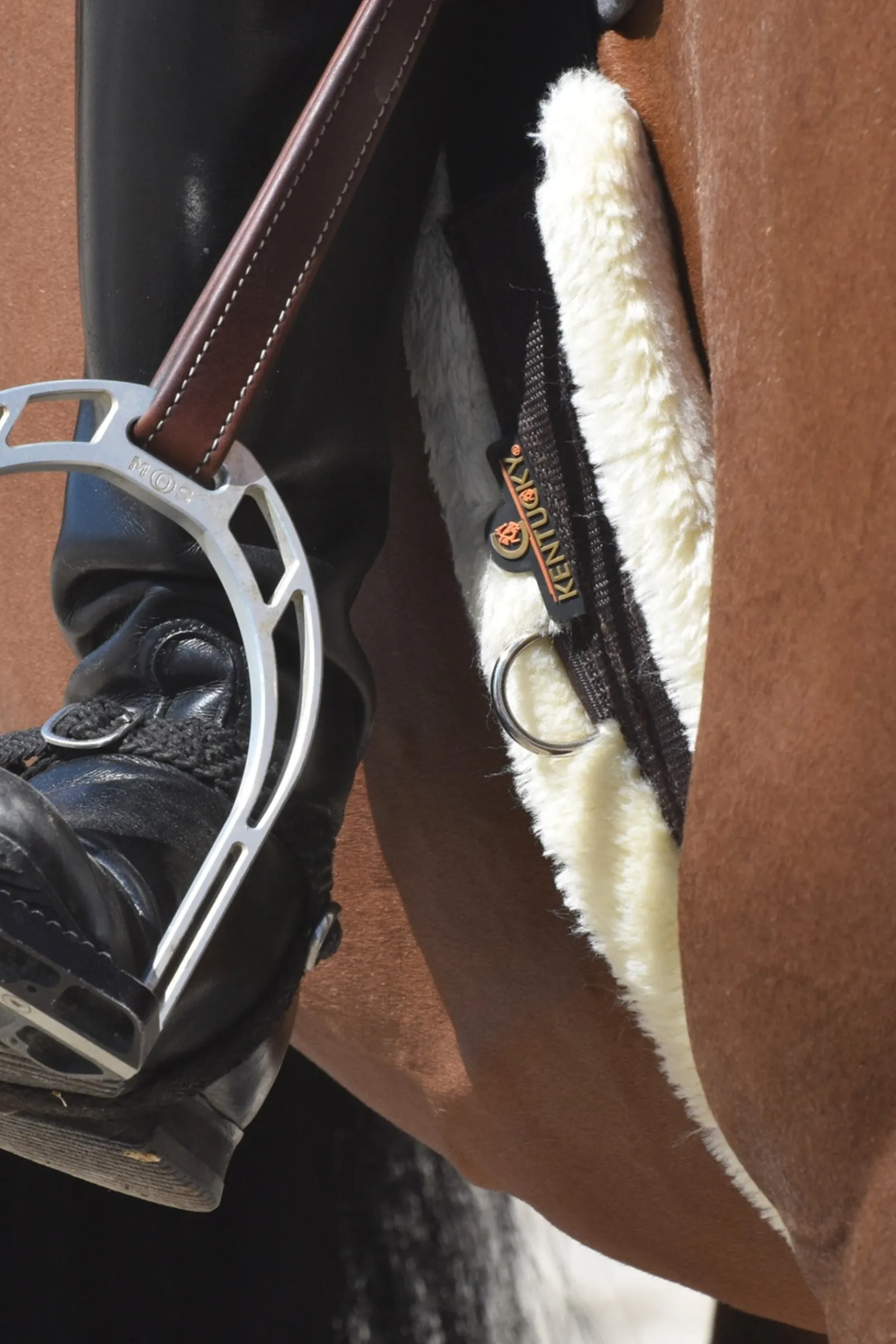 Kentucky Horsewear Lammfell-Gurt* Sattelgurte