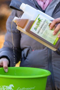 Stiefel Nierenkräuter Saft, 1l* Ergänzungsfuttermittel Für Pferde