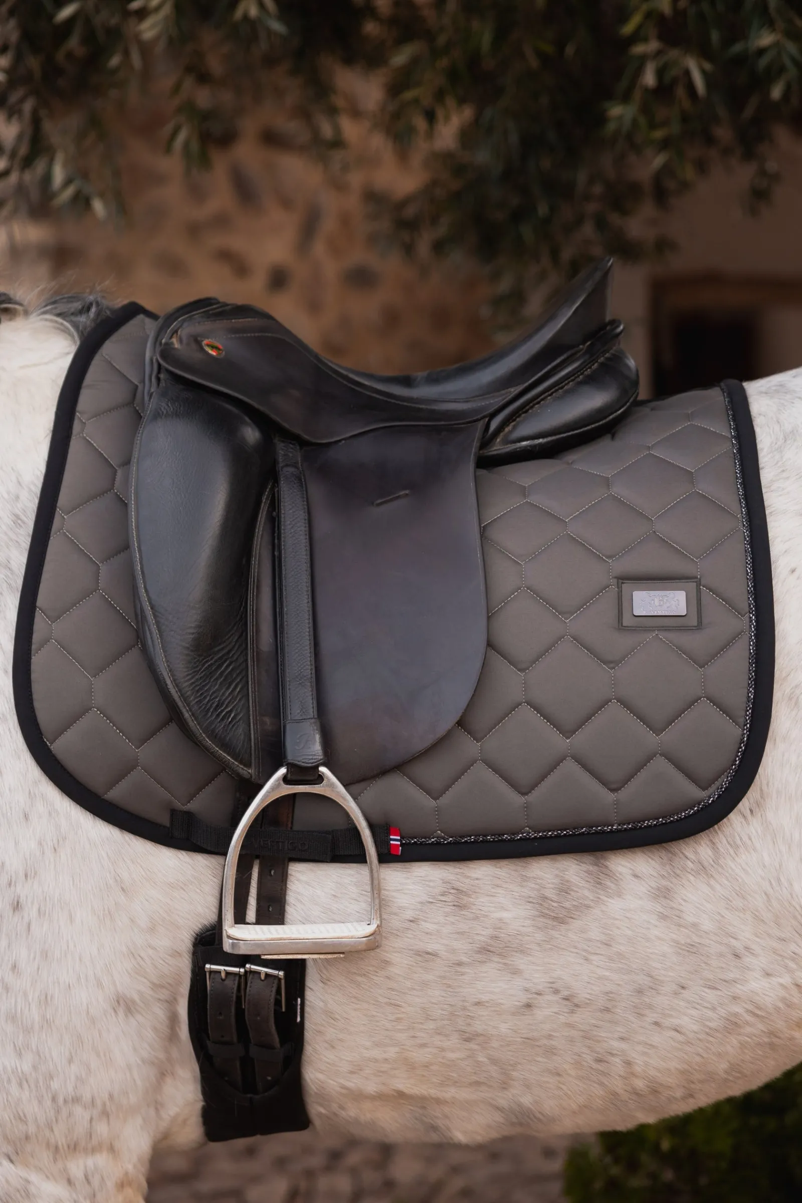 B Vertigo Onyx Dressurschabracke* Dressurschabracken